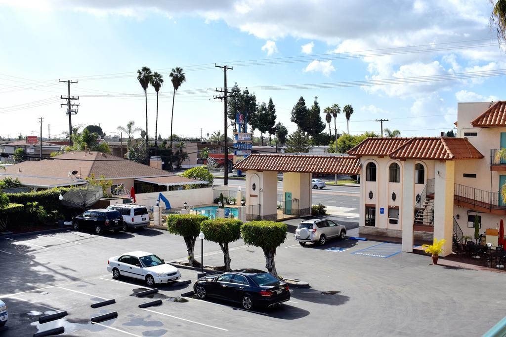 Days Inn By Wyndham Anaheim Near The Park Exteriér fotografie