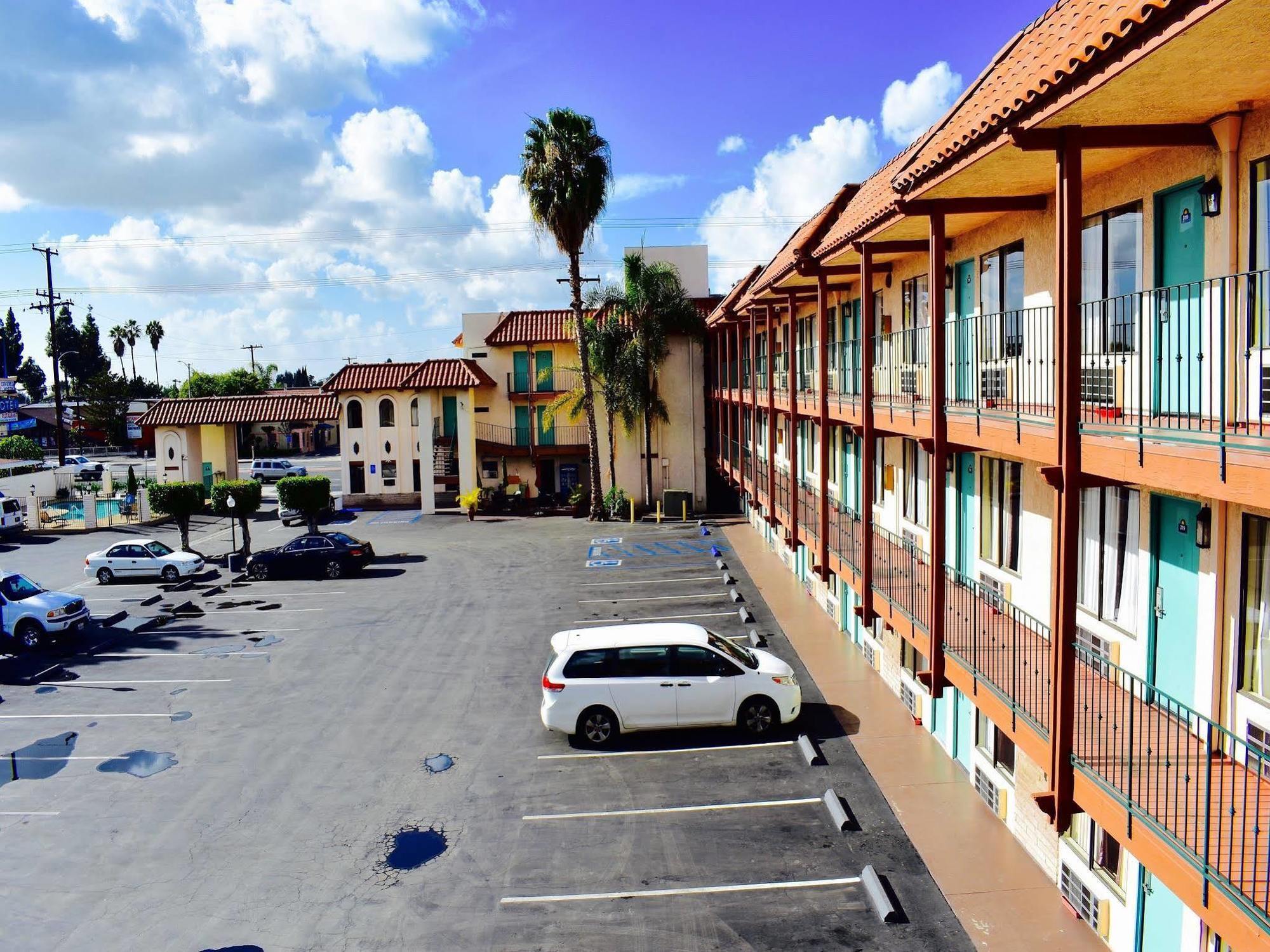 Days Inn By Wyndham Anaheim Near The Park Exteriér fotografie