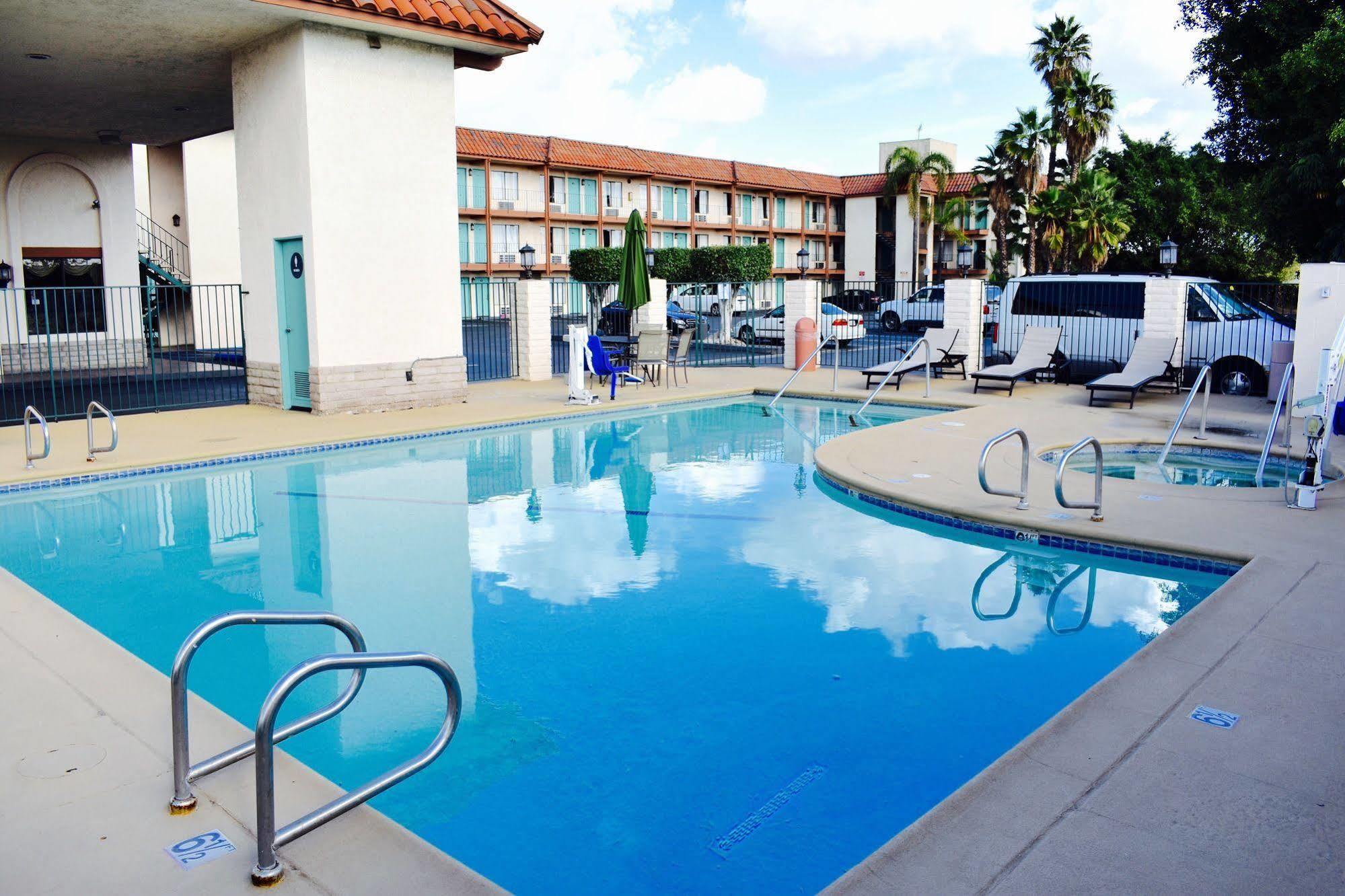 Days Inn By Wyndham Anaheim Near The Park Exteriér fotografie